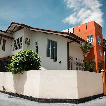 Yoyo Airport Hostel Negombo Exterior photo