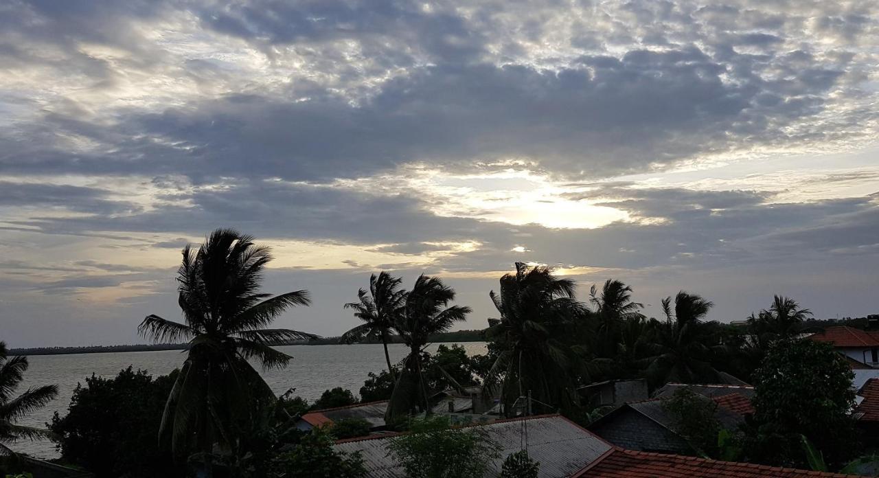 Yoyo Airport Hostel Negombo Exterior photo