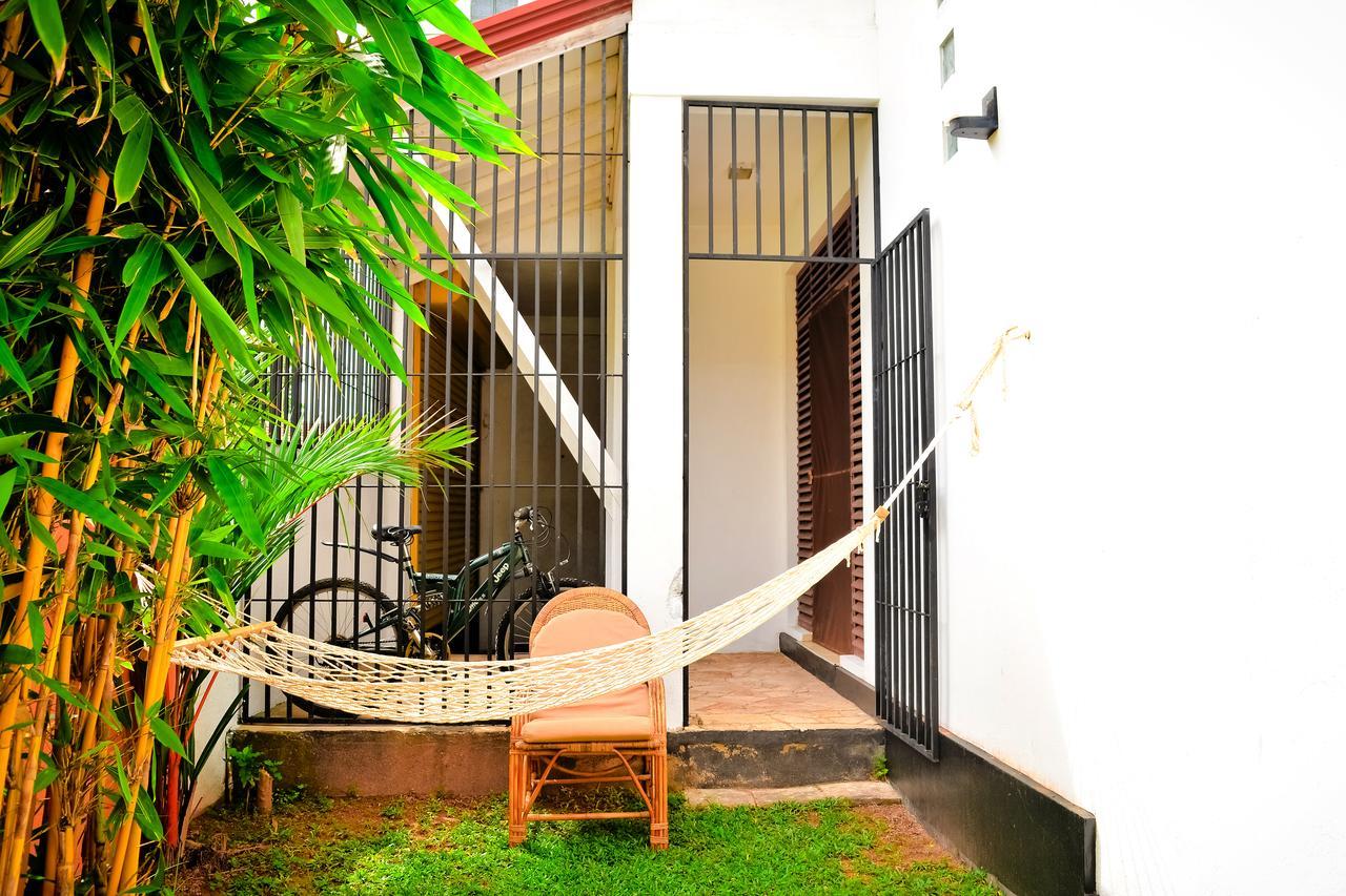 Yoyo Airport Hostel Negombo Exterior photo