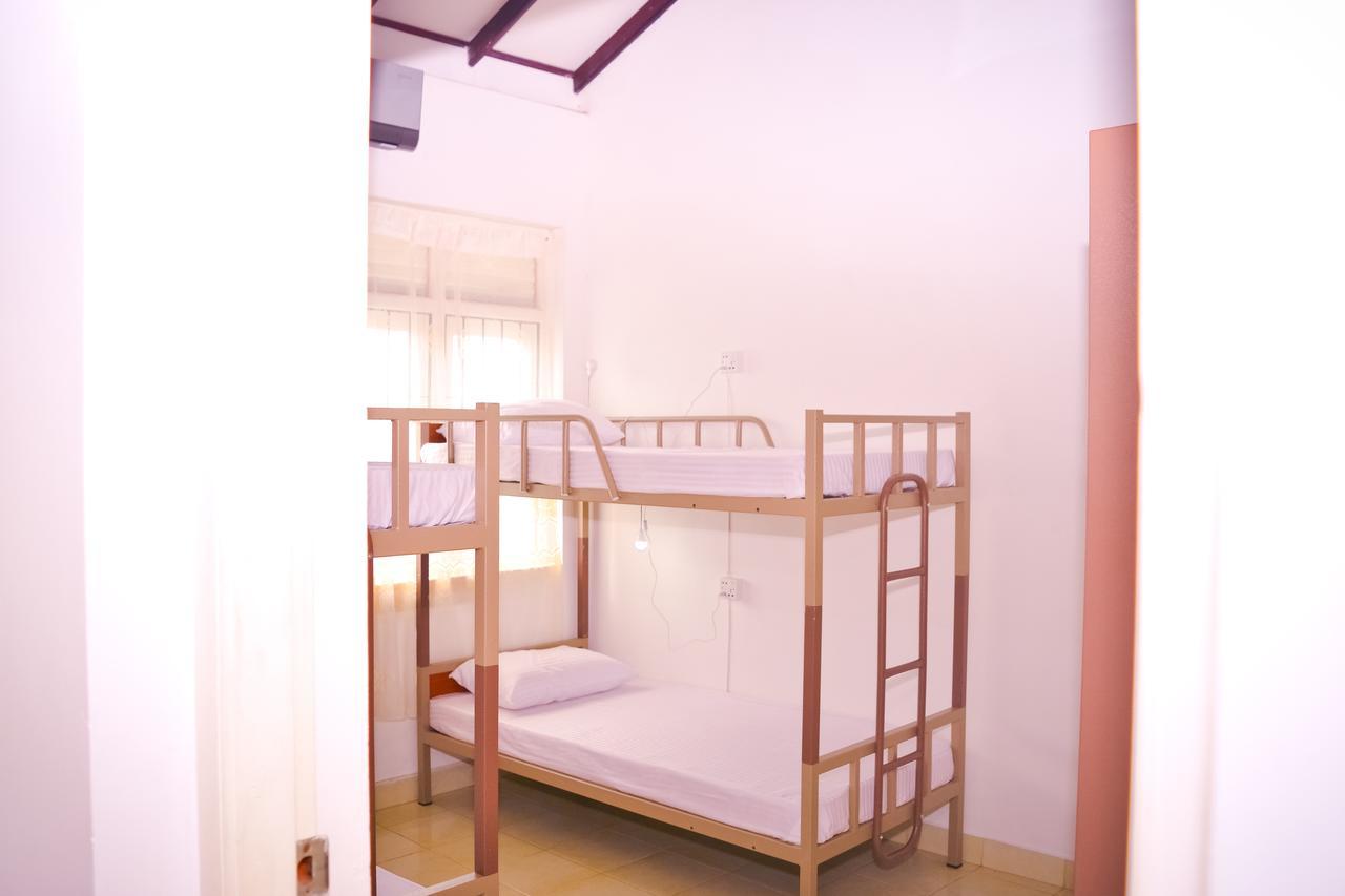 Yoyo Airport Hostel Negombo Exterior photo