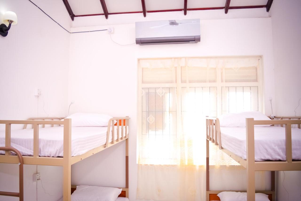 Yoyo Airport Hostel Negombo Exterior photo